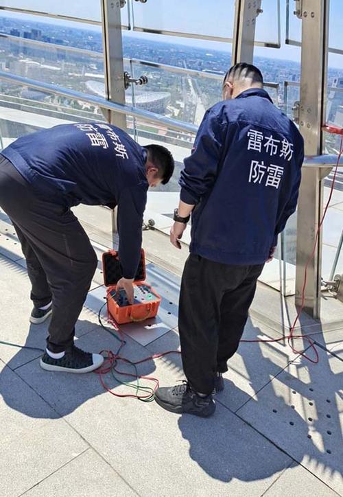 中国建筑学会建筑雷电防护学术委员会到北京奥林匹克塔调研